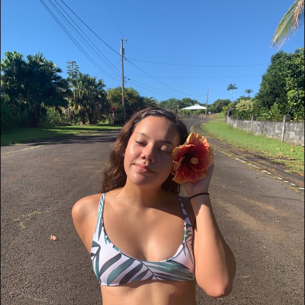 ama bikini top